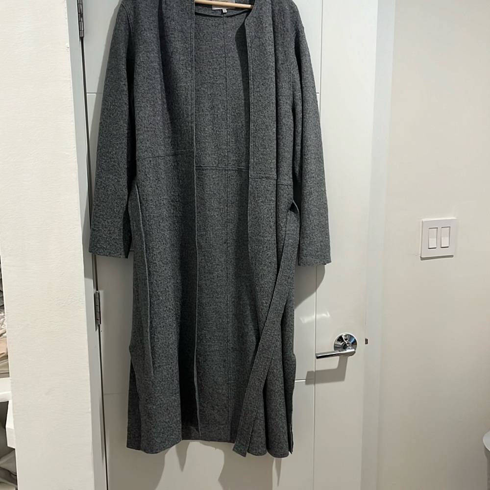 Modern Rarity grey, long, light-weight coat/jacket.